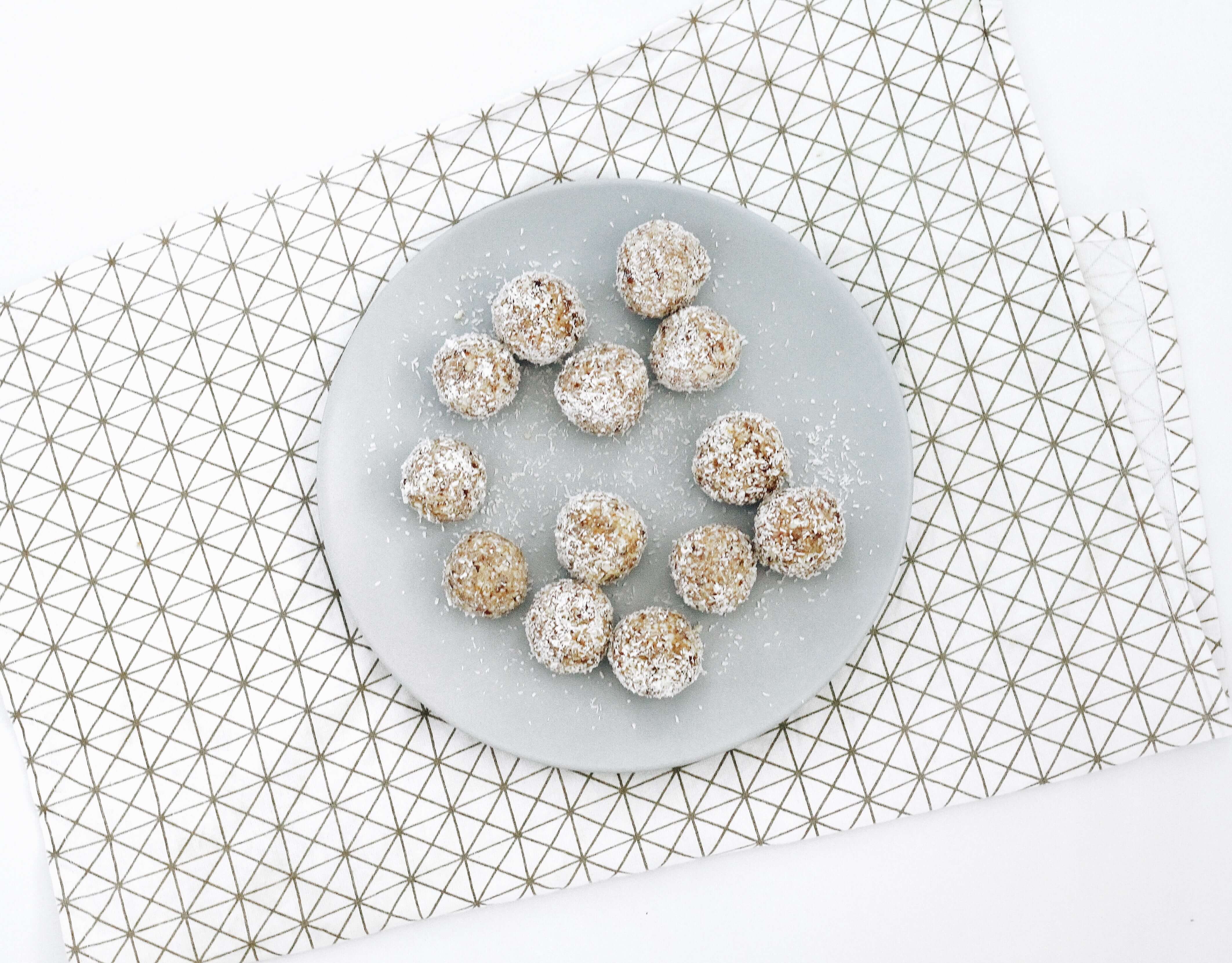 Healthy-Lemon-coconut-balls