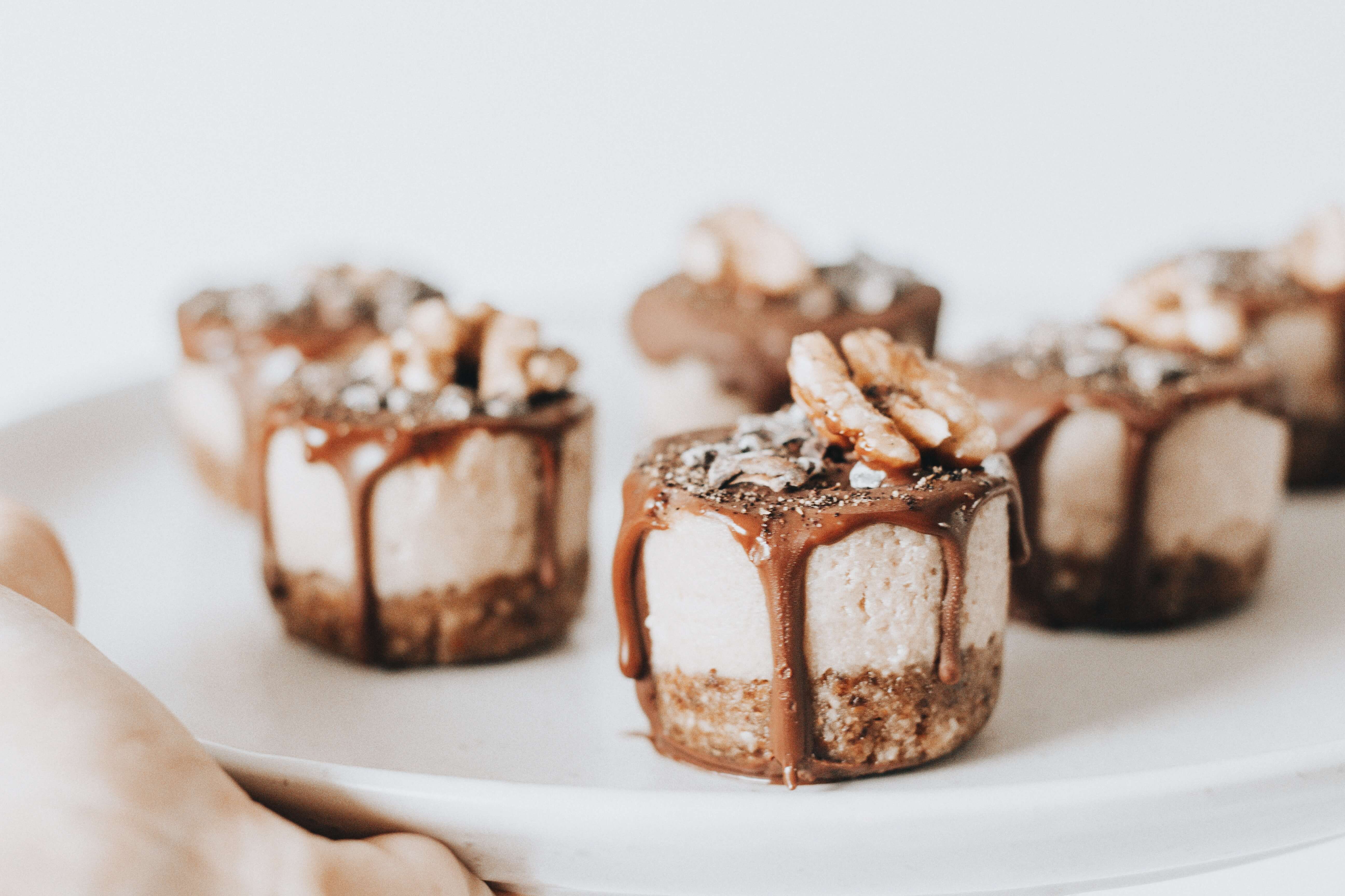 raw-caramel-mini-cheesecakes